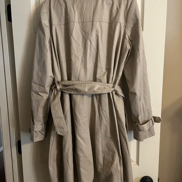Banana Republic Beige Trench Coat - Picture 3 of 3